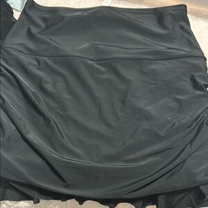 Island Escape swim skirt w/built in bottoms. Ruched sides gives vintage vibes!